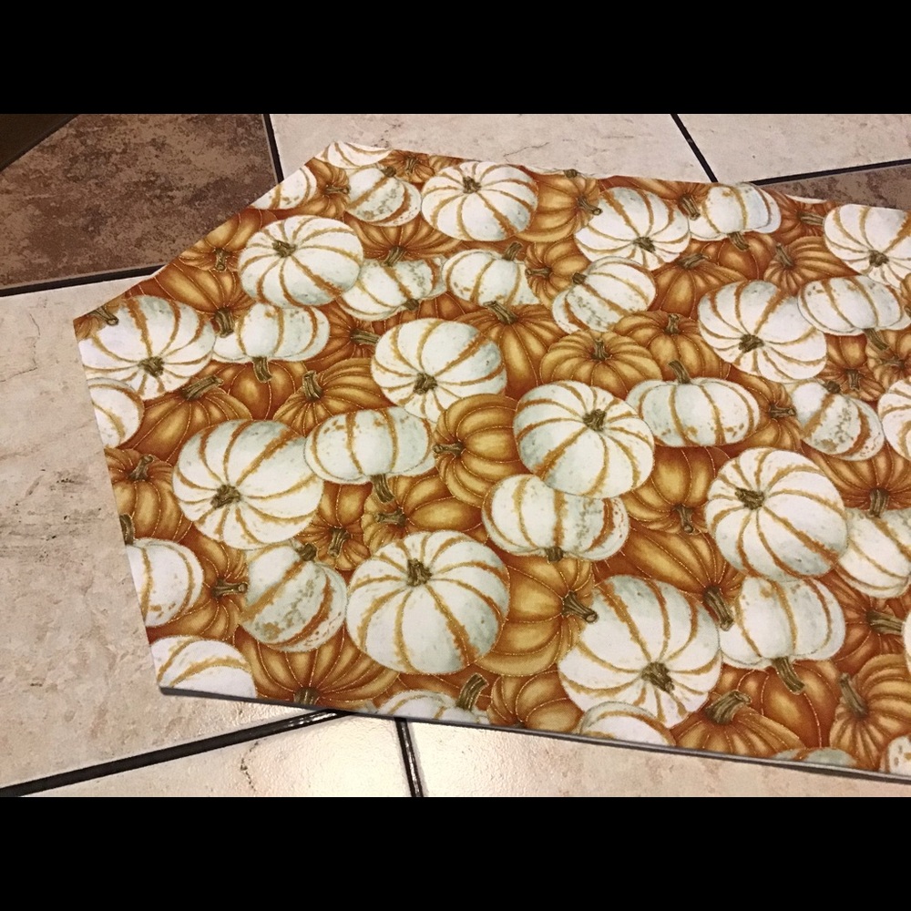 Pumpkin table runner - NEW - Picture 2 of 3